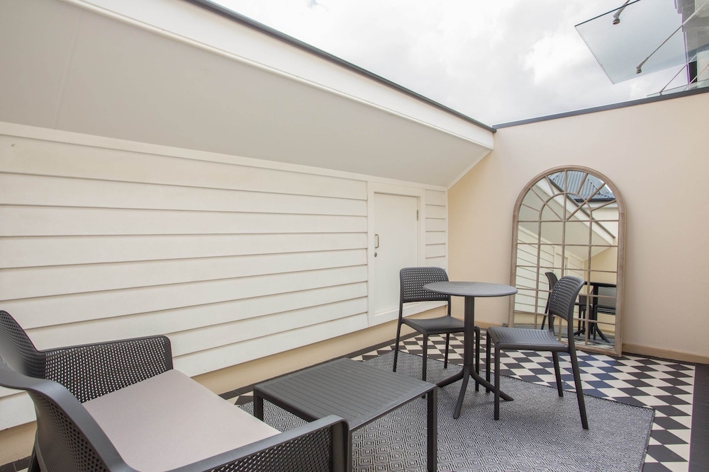Stunning Studio With Alfresco Terrace Near Trains