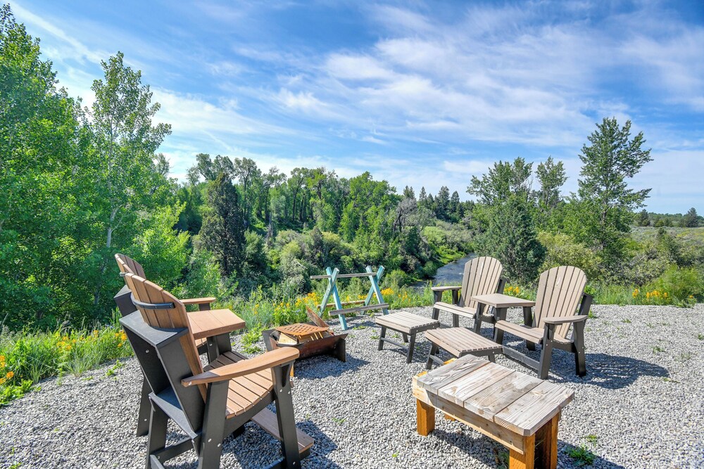Fall River Cabin Retreat: On-site Fly Fishing!