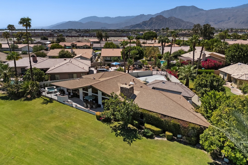 Edgy House Pool Hot Tub and Golf Course Views