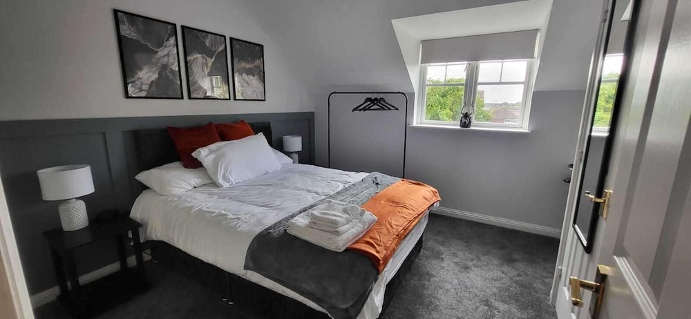 House Sleeps6-garden-petsok-parking-long Stay Disc