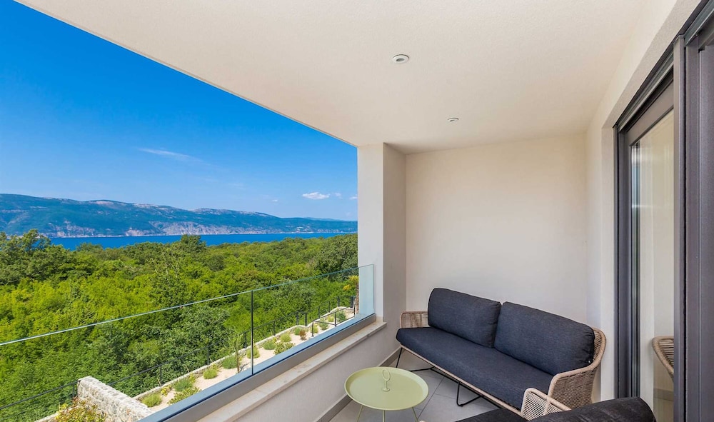 Villa Verena With Heated Pool