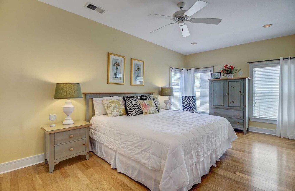 103 Grand Pavilion by Avantstay Steps to Beach!