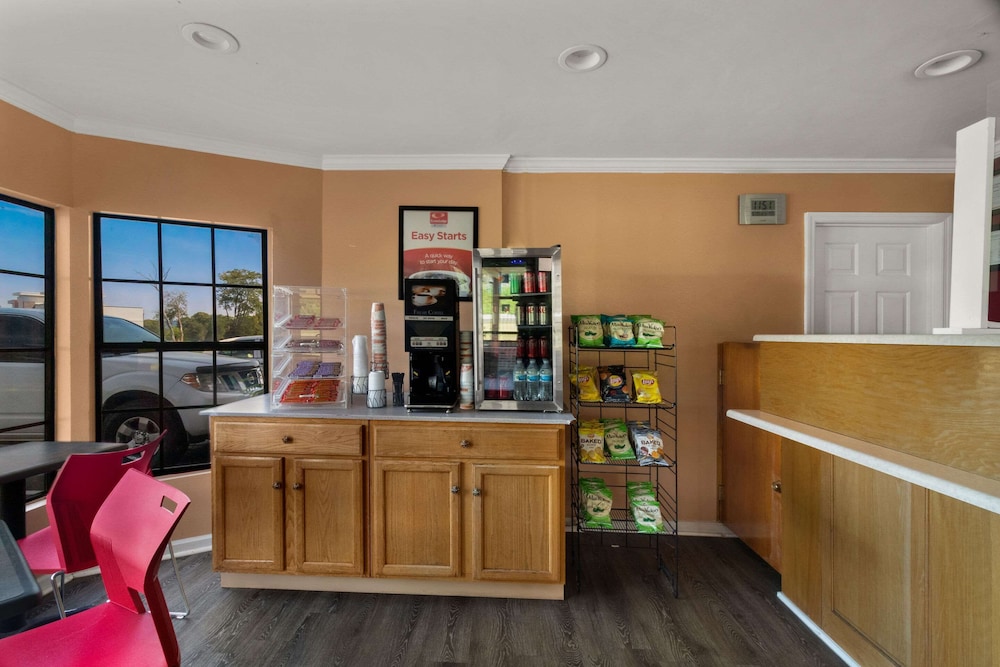 Econo Lodge Cornersville I-65