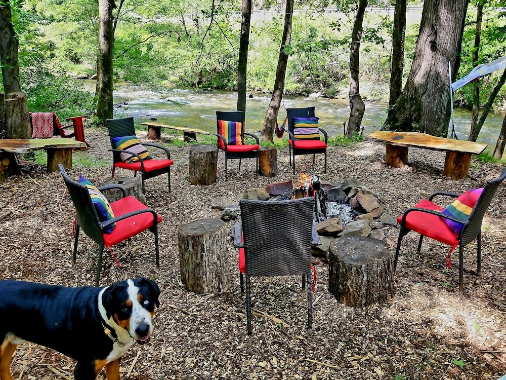 Bear Creek Lodge and Cabins in Helen Ga - Pet Friendly, River on Property, Walking Distance to downtown Helen