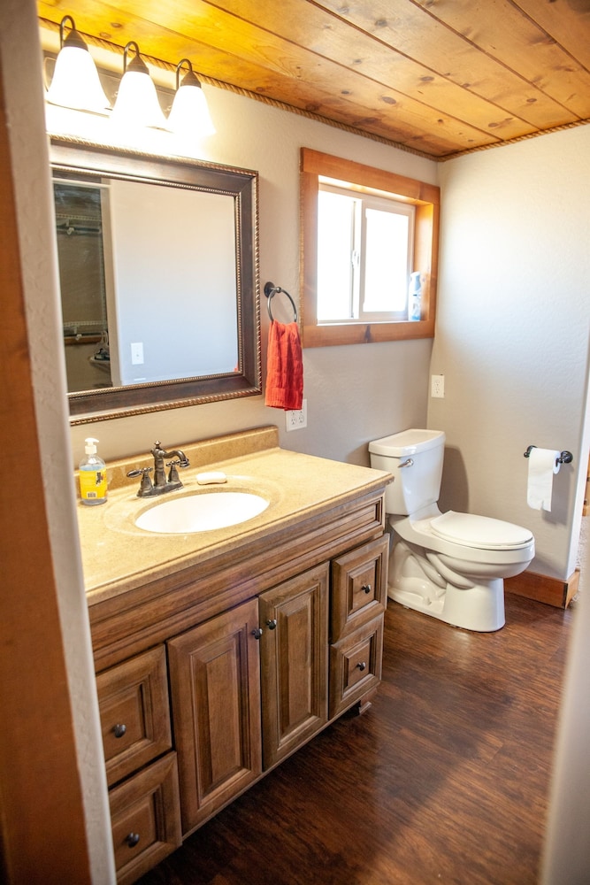 Zebra Rustic Retreat 3BR Home on Zebra Ranch