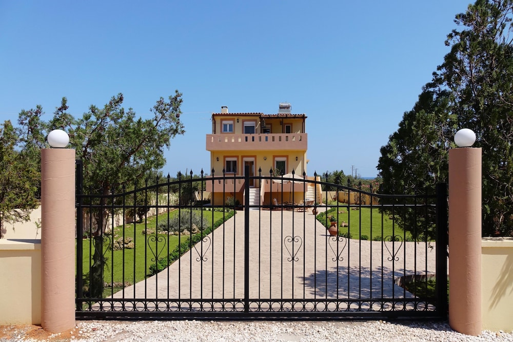 Villa Styliana - Annisaras - near the beach