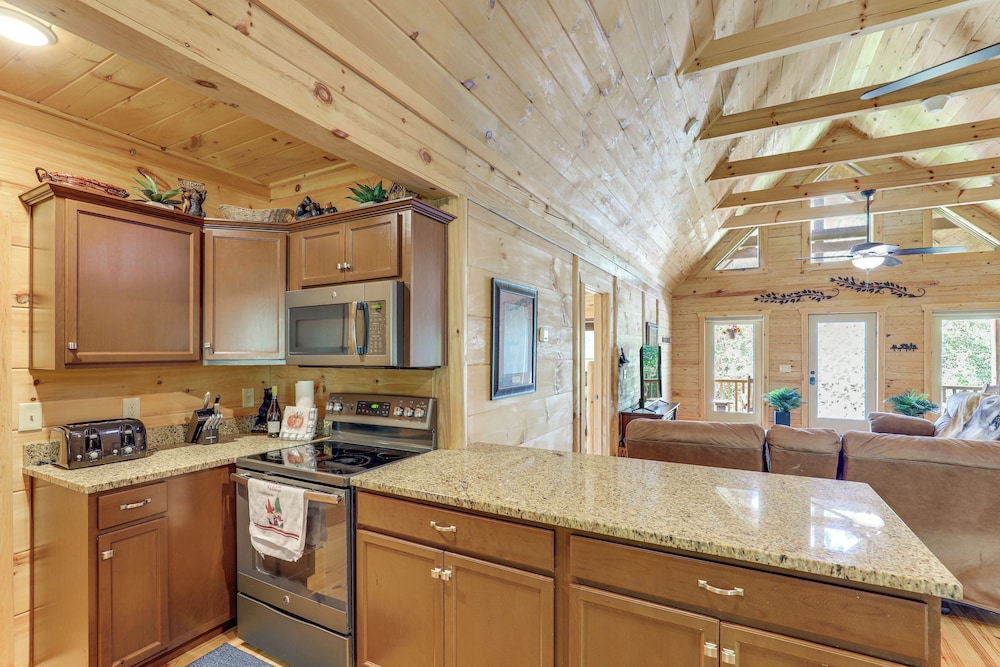 Explore Linville Falls: Cabin w/ Game Room + Deck!