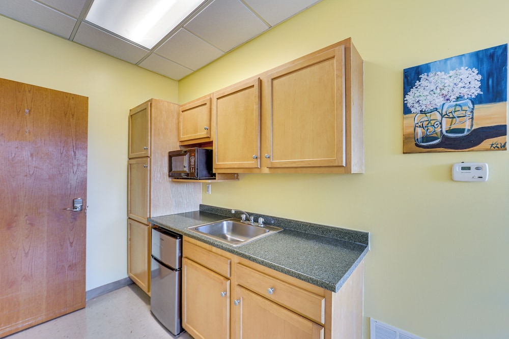 1 Mi to Allegheny River: New Kensington Studio!