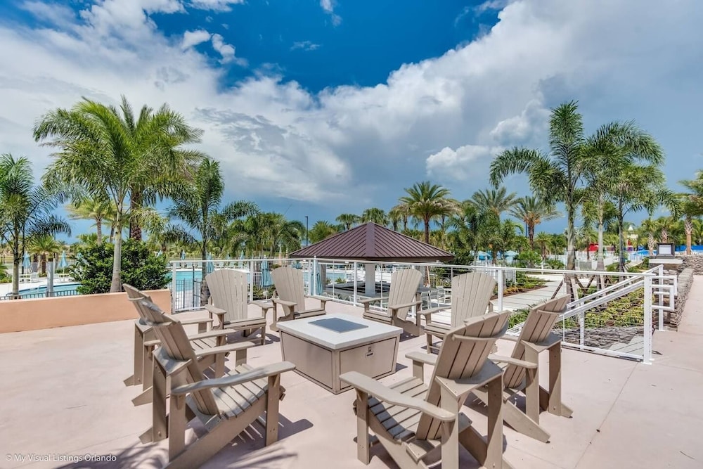 Coconut Breeze Resort Home Near Parks 25 Guests Located in Solara Resort