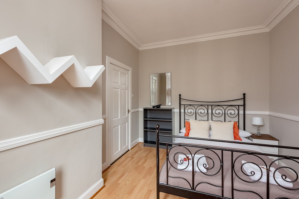 Silver Lining - St Leonard St Apartment view 3