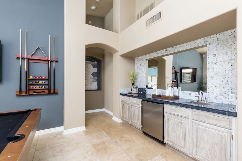 Scottsdale Oasis- Pool - Game Room - Putting Green