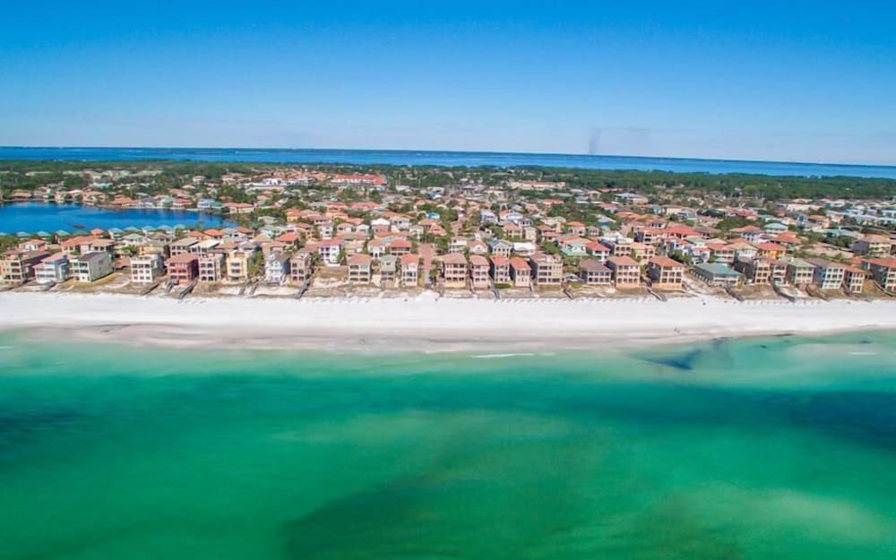 Costa Del Mar 5 Bedroom Holiday Home by Five Star Properties