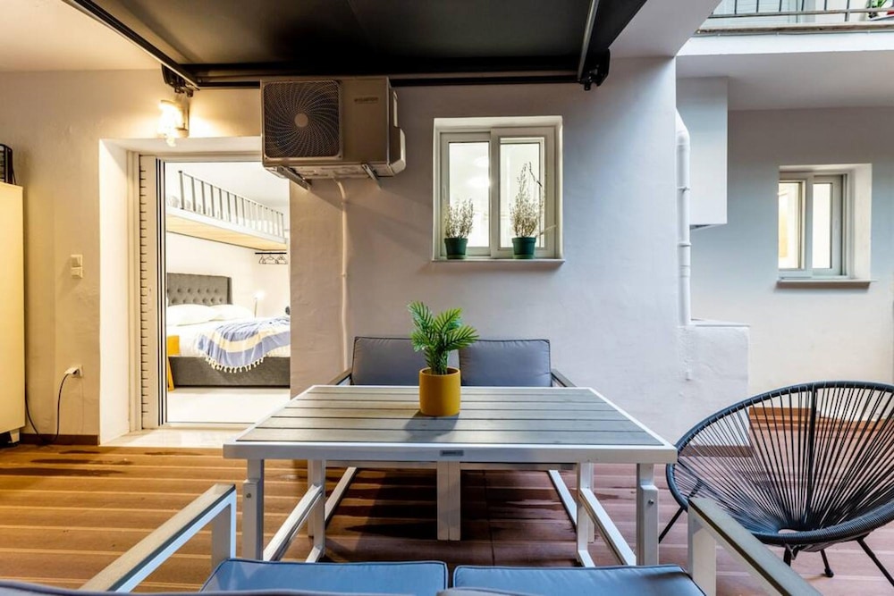 Backyard Modern House Nea Smyrni