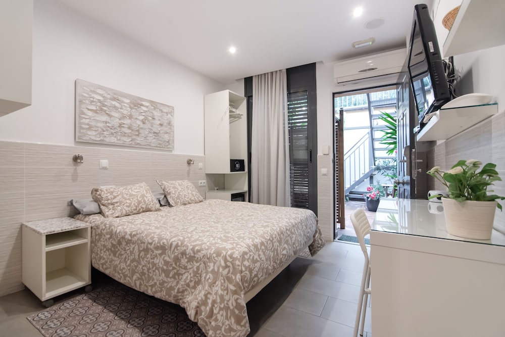 Hostal House