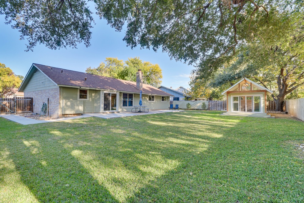 Texas Retreat w/ Patio, Fireplace & Fenced-in Yard view 3