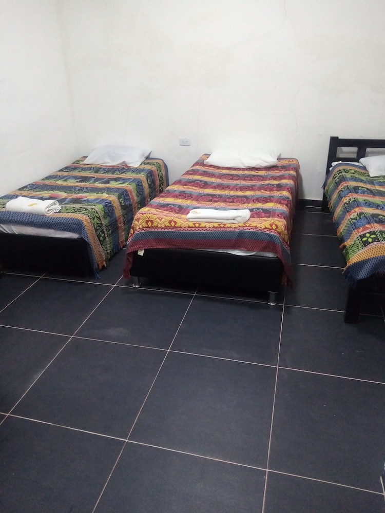 Hostal M. L Las tres b - Image 1