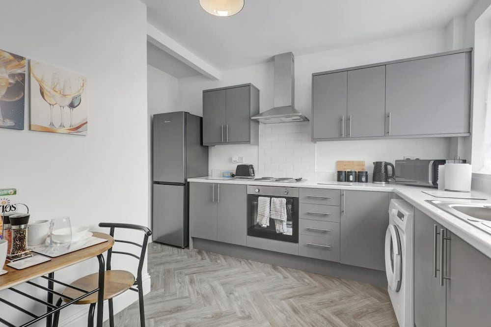 3 Bedroom House With Free Parking