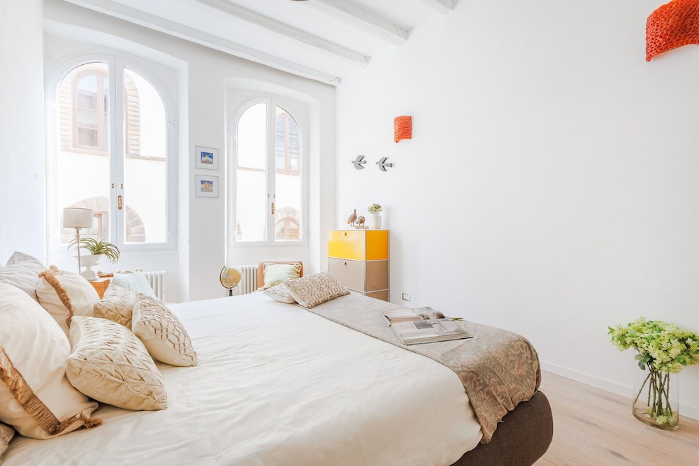 Casa Joyce in Lucca With 1 Bedrooms and 1 Bathrooms