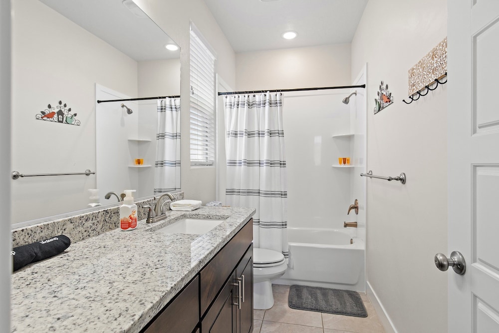 Above Parr - Pet Friendly! 5 Bedroom Home