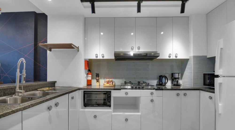 Manzil - Stylish 2BR nr Metro Station Al Jaddaf