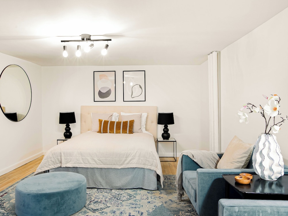 Sanders Tivoli 1- Lovely 2-bdr Apt Near Tivoli view 4