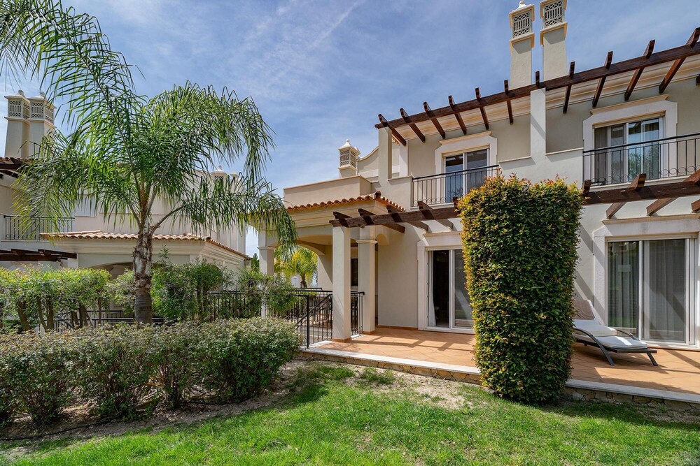 Townhouse Dahlia - The Crest view 3