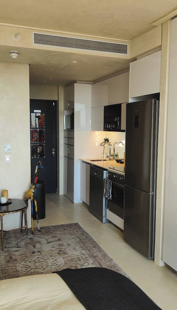 Exclusive Apt With Balcony, Stunning Views & Pool