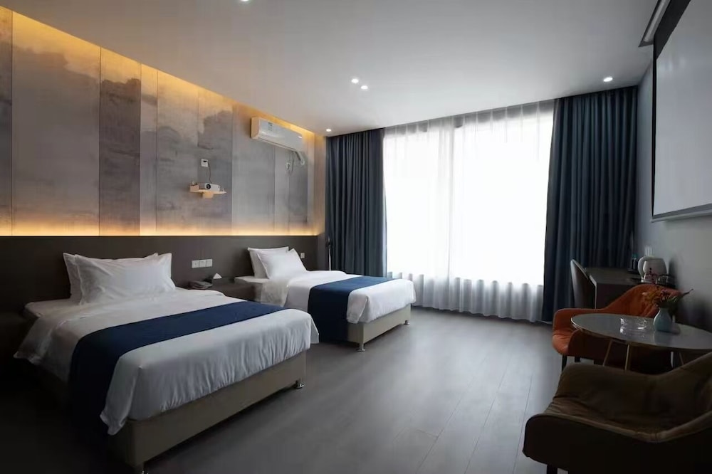 Holiday Panda Hotel