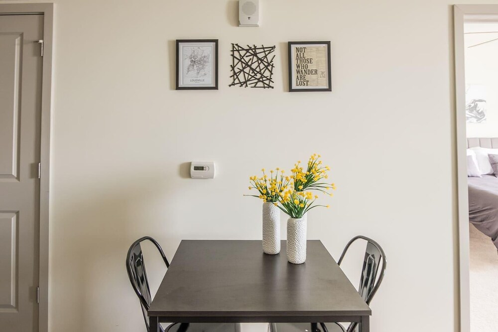 Louisville Vacations - TWO Stunning Nulu CozySuites - Property Image 9