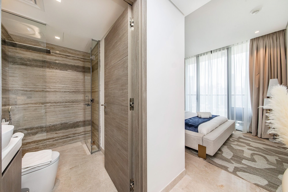 Luxe 3BR with Burj Khalifa view