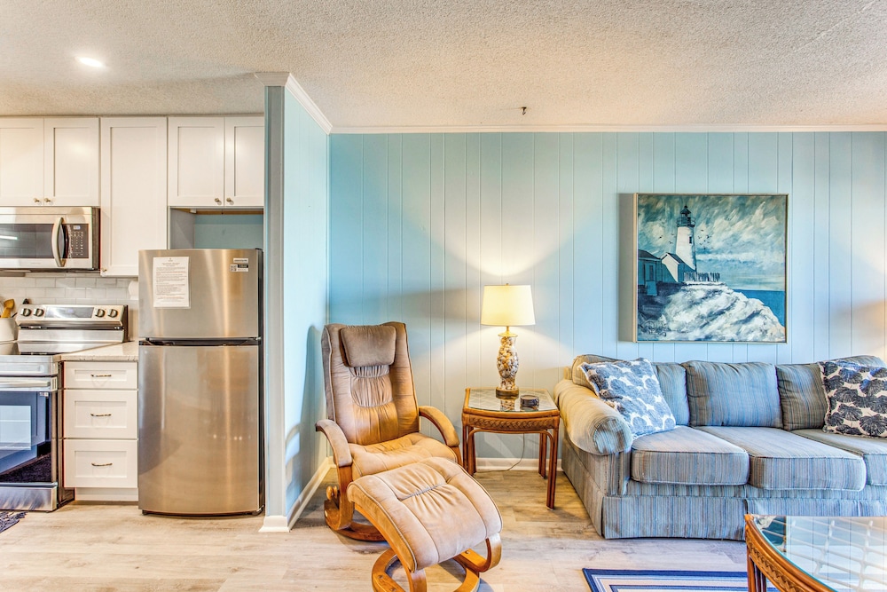 Walk to Ocean: North Myrtle Beach Condo w/ Pool