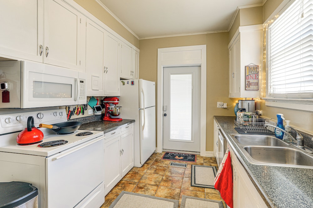 1 Mi to Ole Miss: Family-friendly Home!