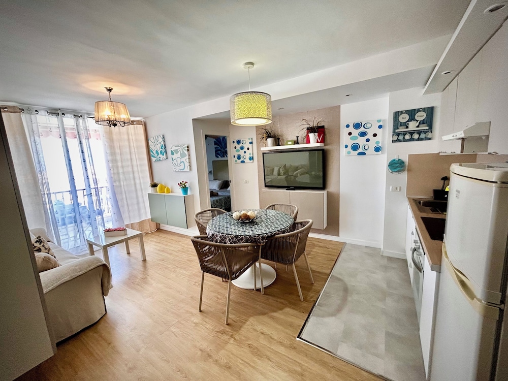 Delicious Los Cristianos,achacay,2bdr & 2bathr Beach Close Wifi Free