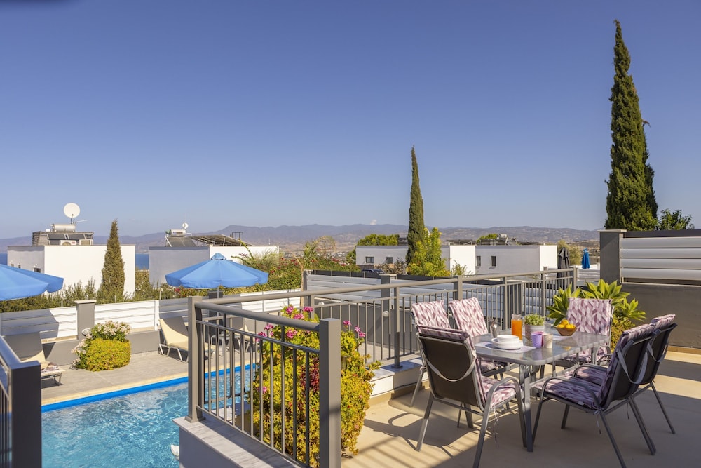 Lenias Sea View in Neo Chorio