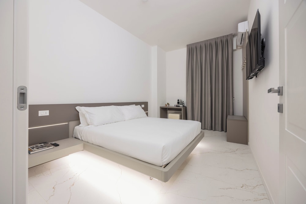 Excelsior Station Suite