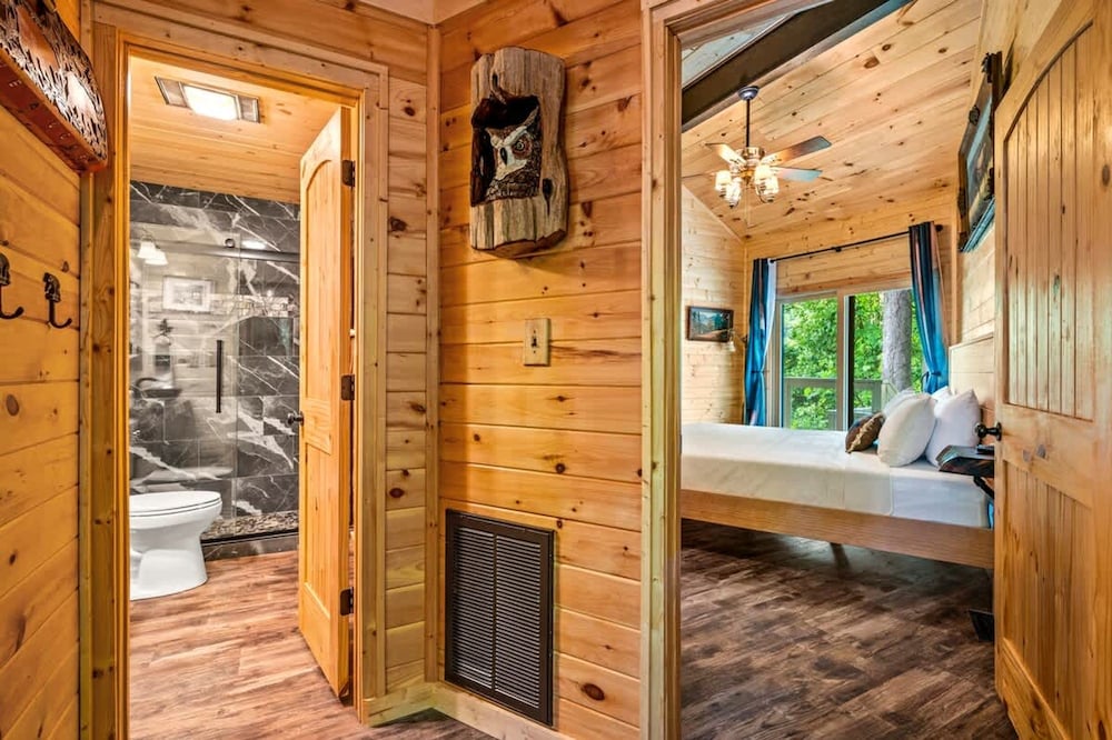 180 Views Sleeps 7 Private Hot Tub Full Kitchen