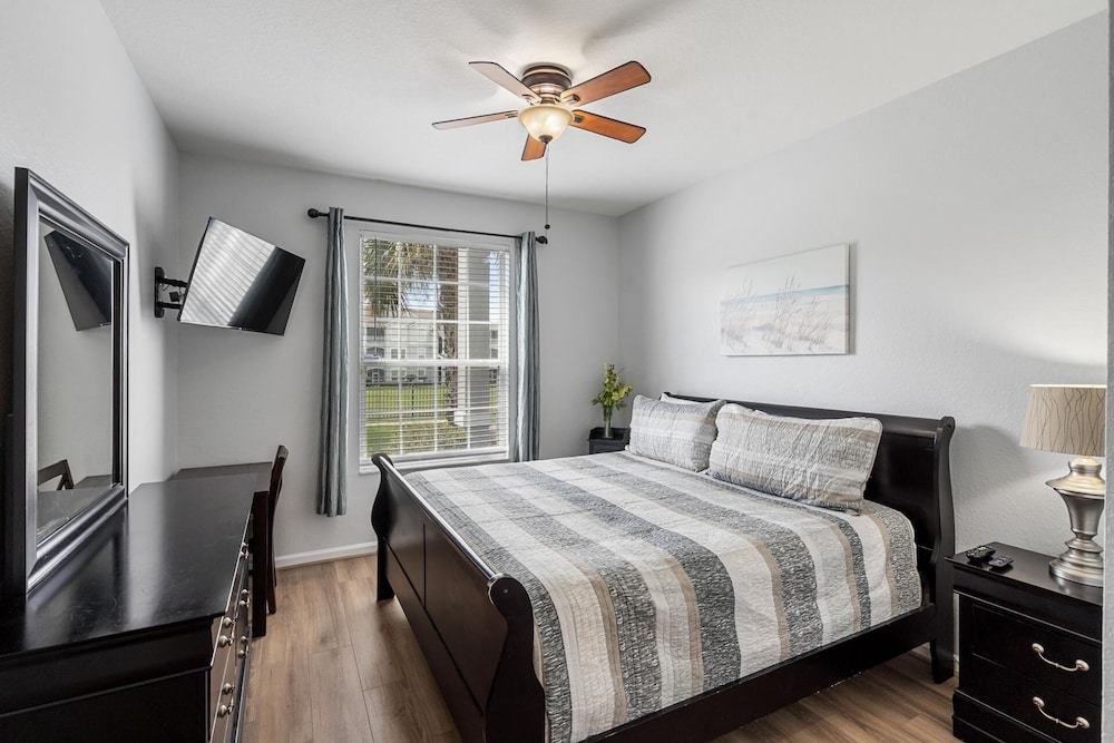 Hakuna Hideaway: 5 Mi To Disney! 1st Floor, Lion King Room & Resort Pool 3 Bedroom Condo