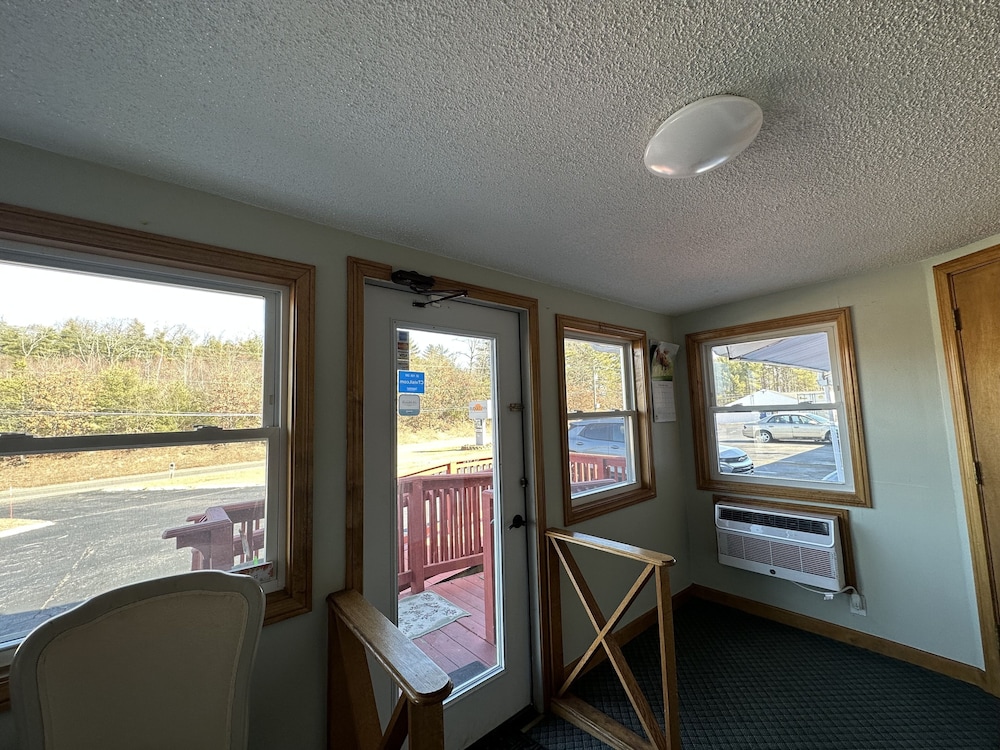 Budget Inn Dayville - Property Image 22