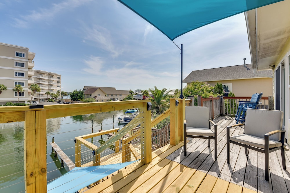 Boat, Fish & Walk to Beach: Waterfront Destin Gem!