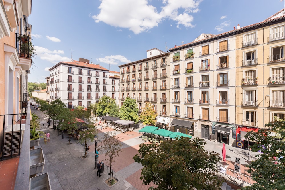 3 Bd Apartment Perfect Location in Plaza de Chueca view 2