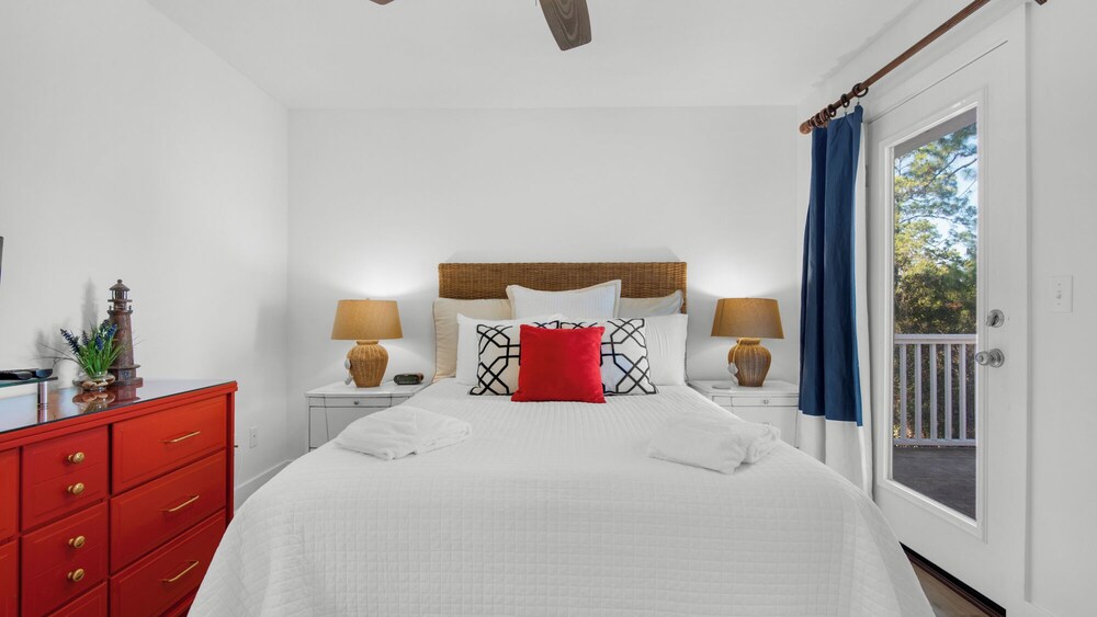 Charming Beach Cottage, 2 Pools and Tennis Access + Free Attraction Tickets!