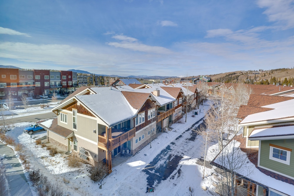 Winter Park Condo w/ Balcony ~ 4 Mi to Slopes