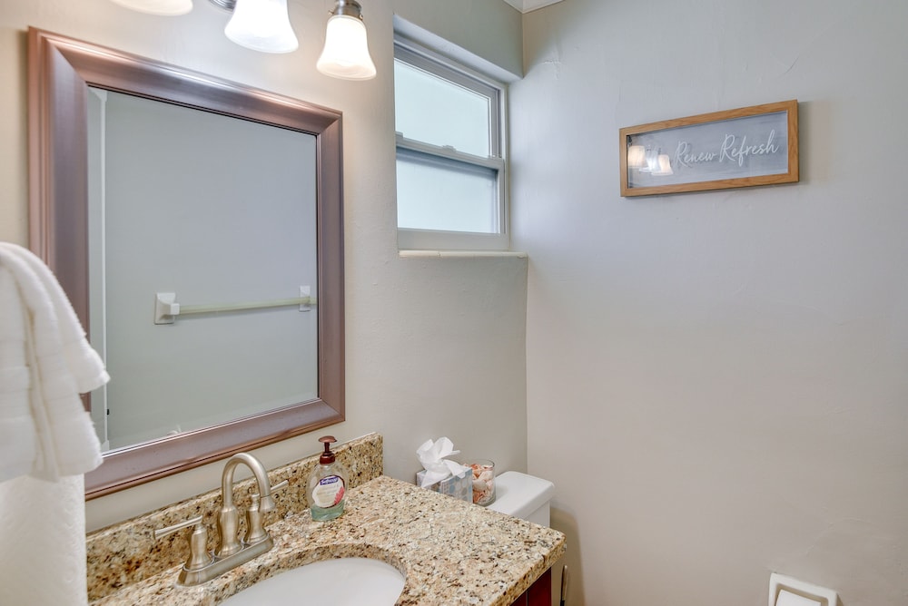 Florida Getaway - Balconies, Grill & Near Beaches!