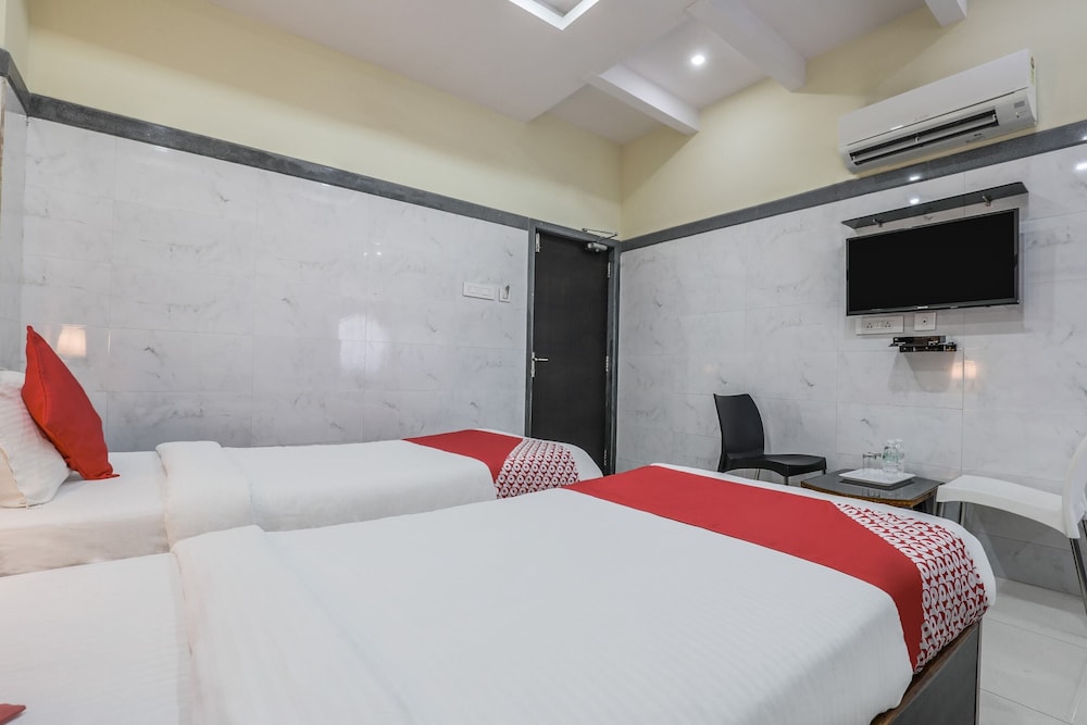OYO Flagship 9352 Hotel SRC Grand