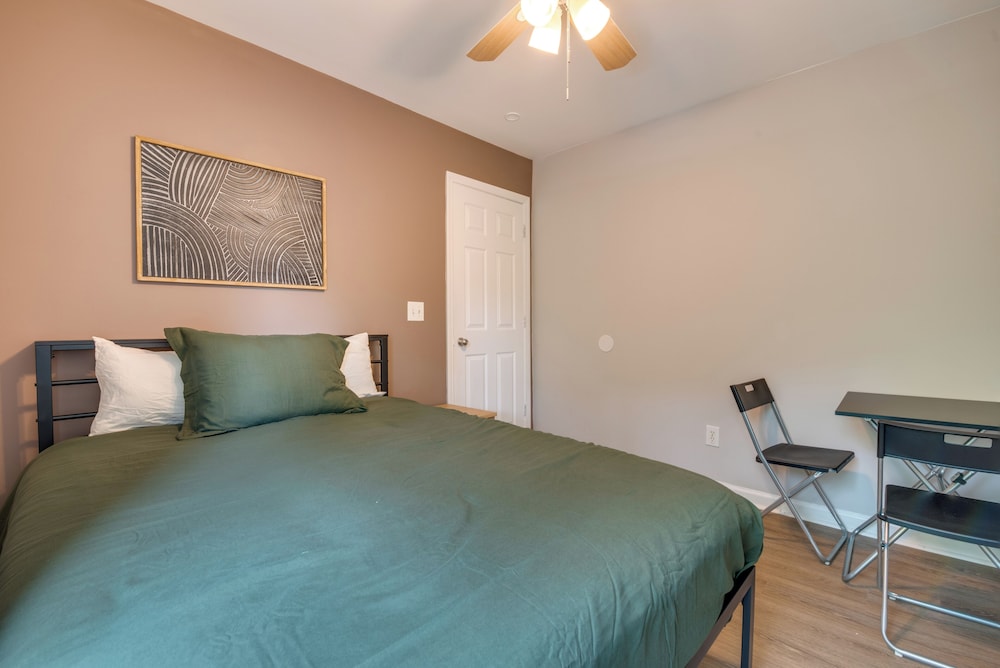 2 Mi to Dtwn: Family-friendly Atlanta Retreat!