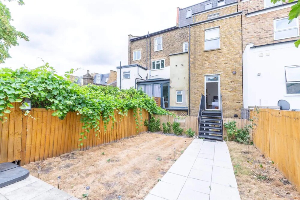 Gorgeous, Newly Renovated 1 Bedroom in Balham With Garden