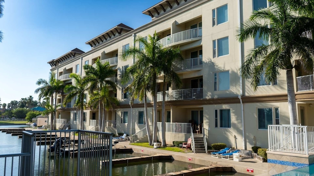 Channel Views Private Boat Slip Pool & Patio 3 Bedroom Apts