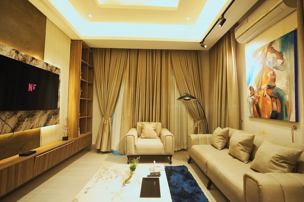 Apartment by Cyrus