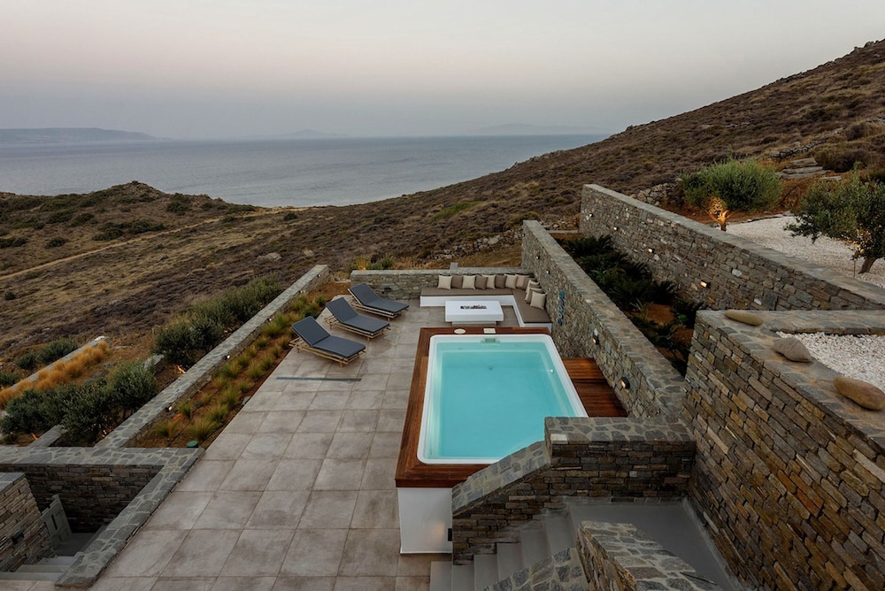 Rising Moon sea View Villa Near the Beach