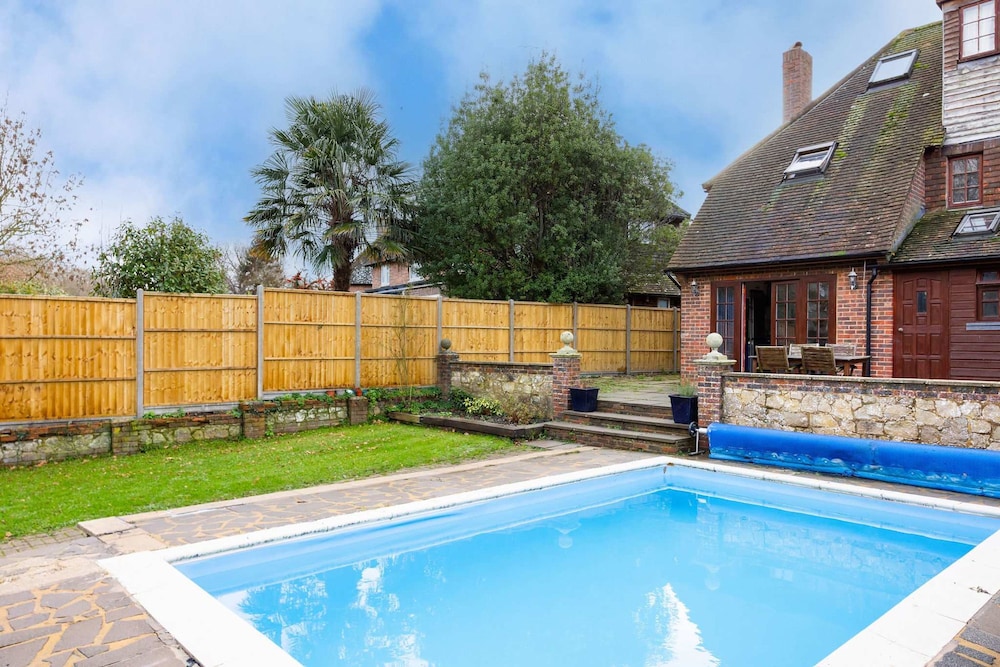 Rural House With Swimming Pool and Gardens
